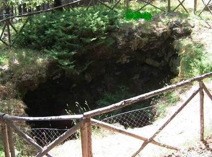 Einstiegsloch Grotta delle Palombe
